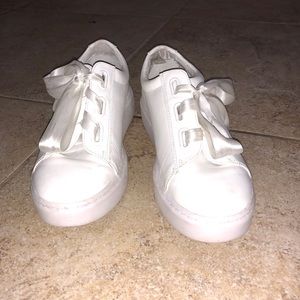 Steve Madden sneakers ( PLEASE OFFER )